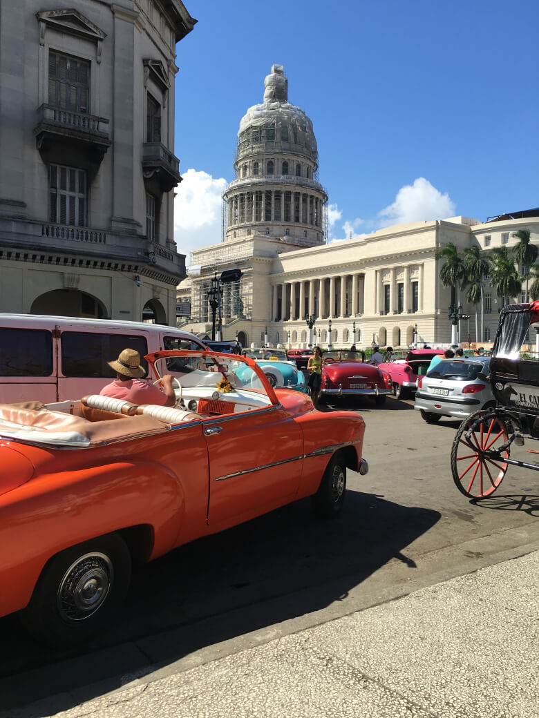 Cuba vai disponibilizar acesso total à Internet nos telemóveis